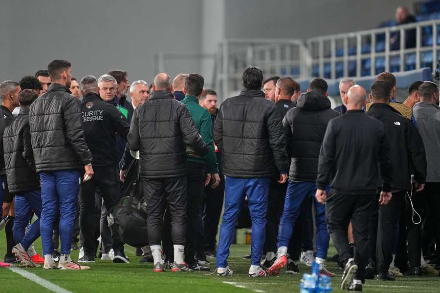 UEFA anchetează un jucător după Irlanda - Israel. Incidentul ar fi avut loc la pauză UEFA anchetează un jucător după Irlanda - Israel. Incidentul ar fi avut loc la pauză