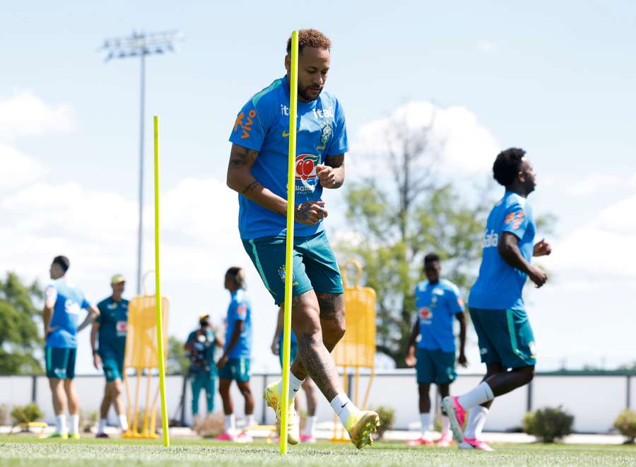 Neymar em treino da Seleção Brasileira Neymar em treino da Seleção Brasileira