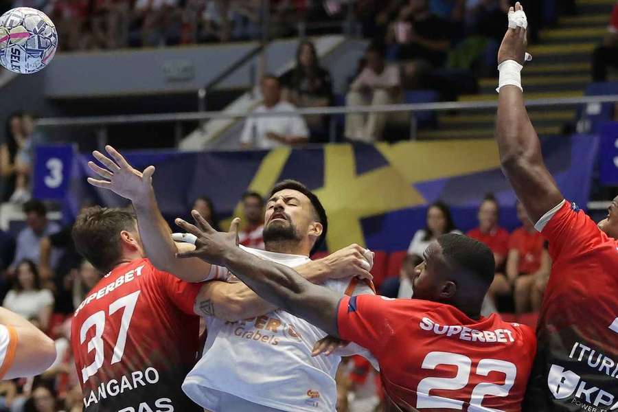 CS Dinamo Bucureşti a câştigat la Montpellier şi s-a calificat în grupele principale ale Ligii Campionilor