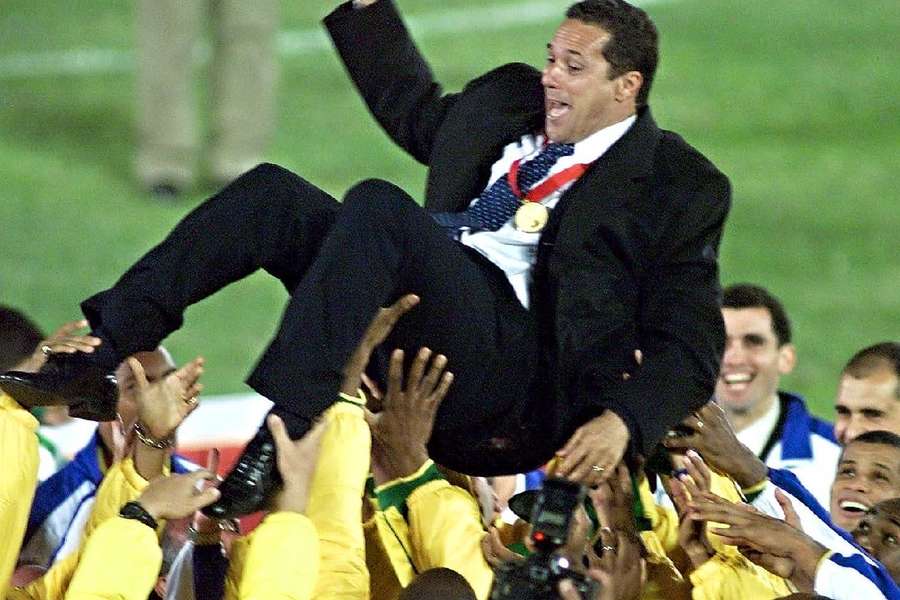 Luxemburgo é celebrado pela conquista da Copa América de 1999