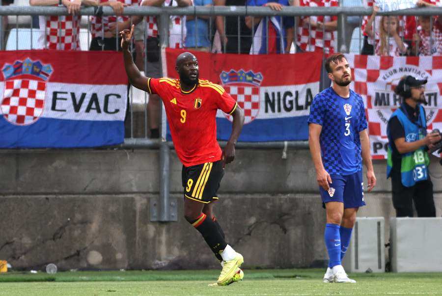 Romelu Lukaku celebrates goal