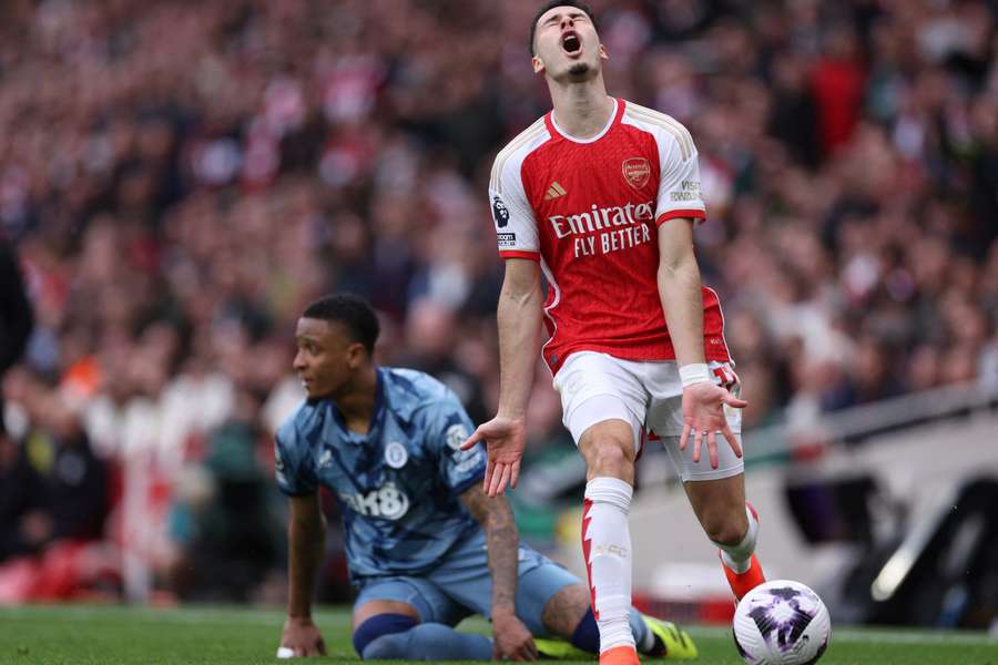 O Arsenal foi superado pelo Aston Villa no Emirates Stadium