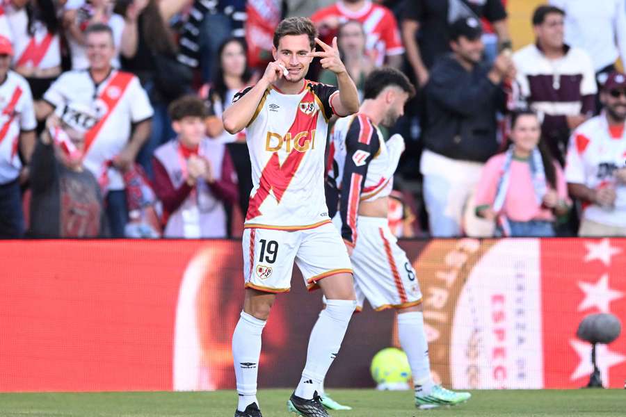 De Frutos celebra uno de sus goles De Frutos celebra uno de sus goles