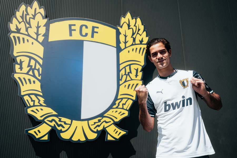 Patrício Salas com a camisola do Famalicão Patrício Salas com a camisola do Famalicão