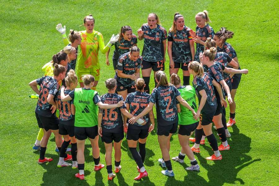 Die Fußballerinnen des FC Bayern stehen vor der dritten Meisterschaft in Folge. 