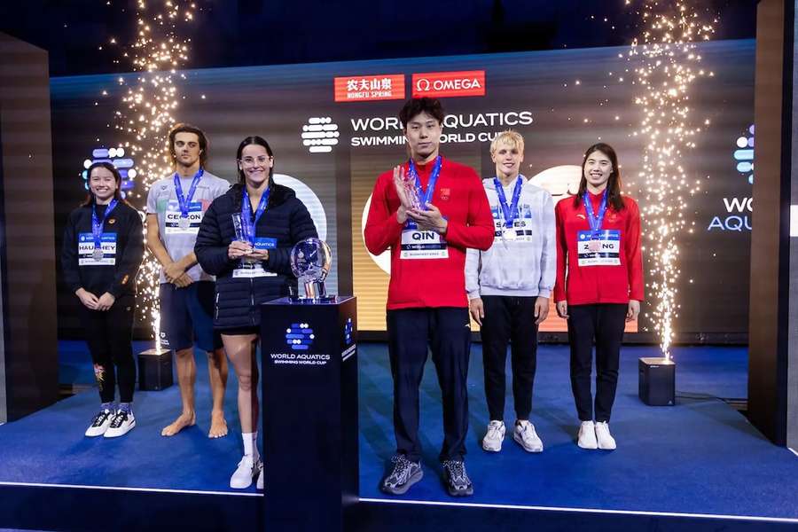 Kaylee McKeown şi Qin Haiyang, desemnați înotătorii anului 2023 de World Aquatics