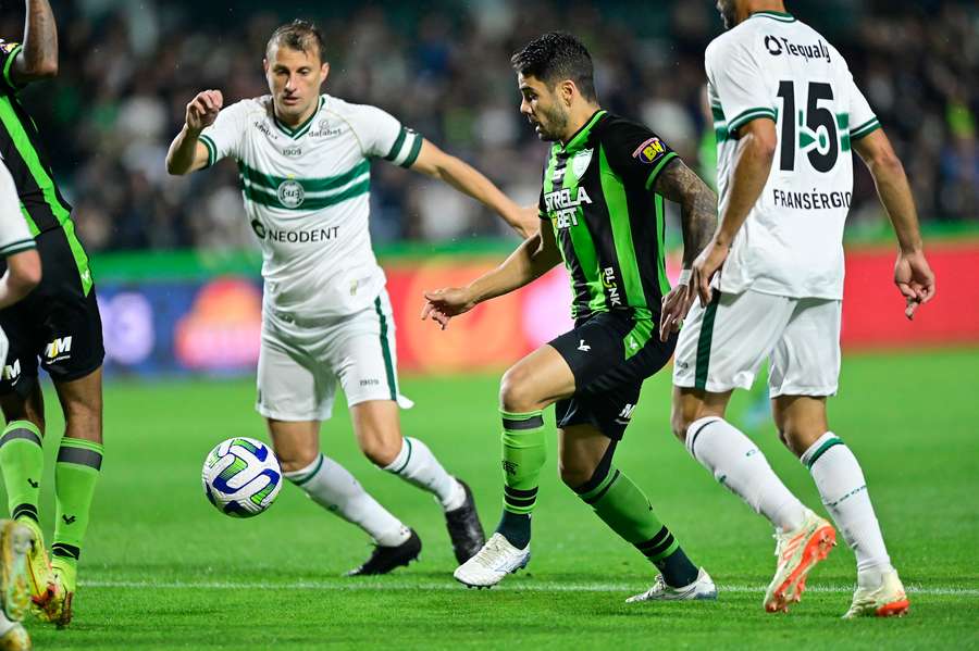 América-MG e Coritiba fazem duelo de desesperados do Z4