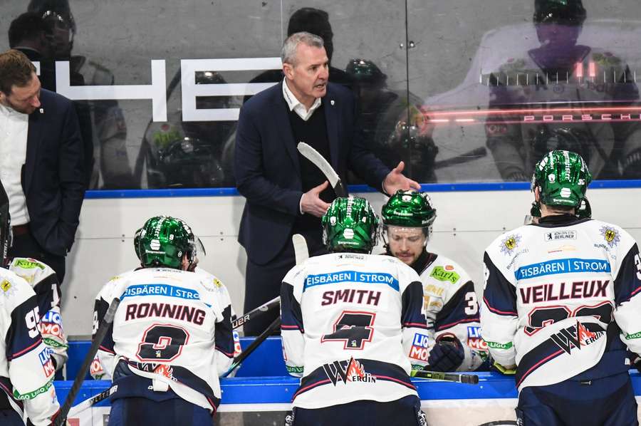 Teambesprechung bei den Eisbären Berlin Teambesprechung bei den Eisbären Berlin