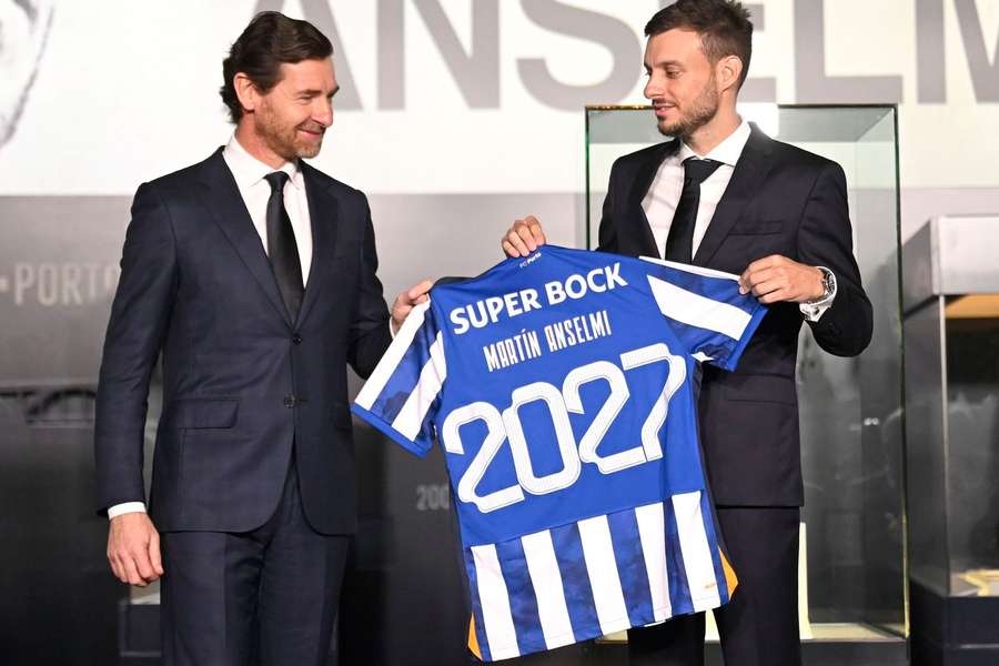 Anselmi assinou contrato até 2027
