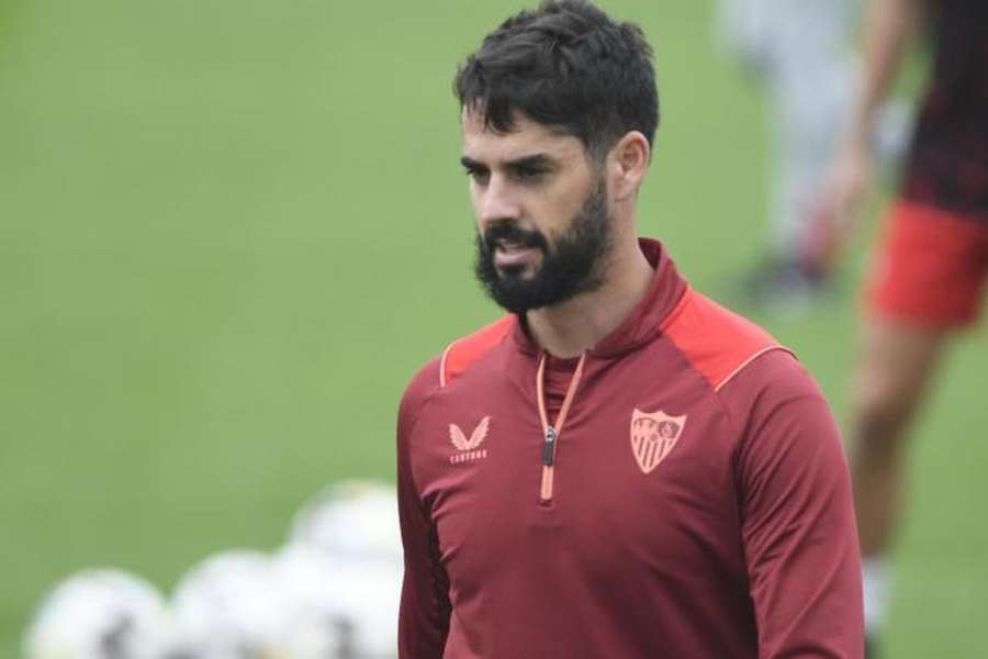 Isco rescindiu com o Sevilha em dezembro