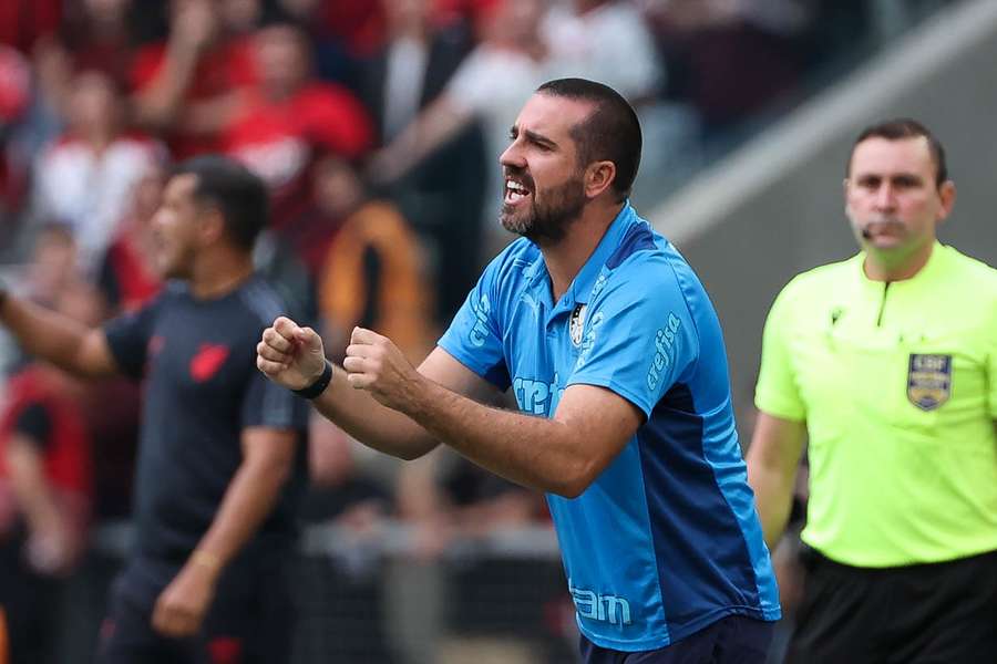 O português saiu pistola da Arena da Baixada