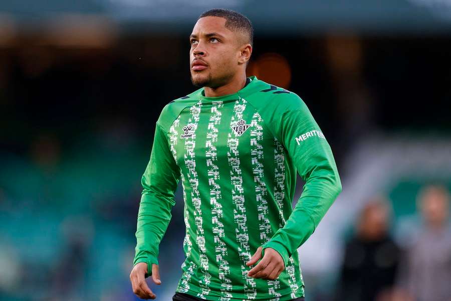 Vitor Roque representa o Real Betis