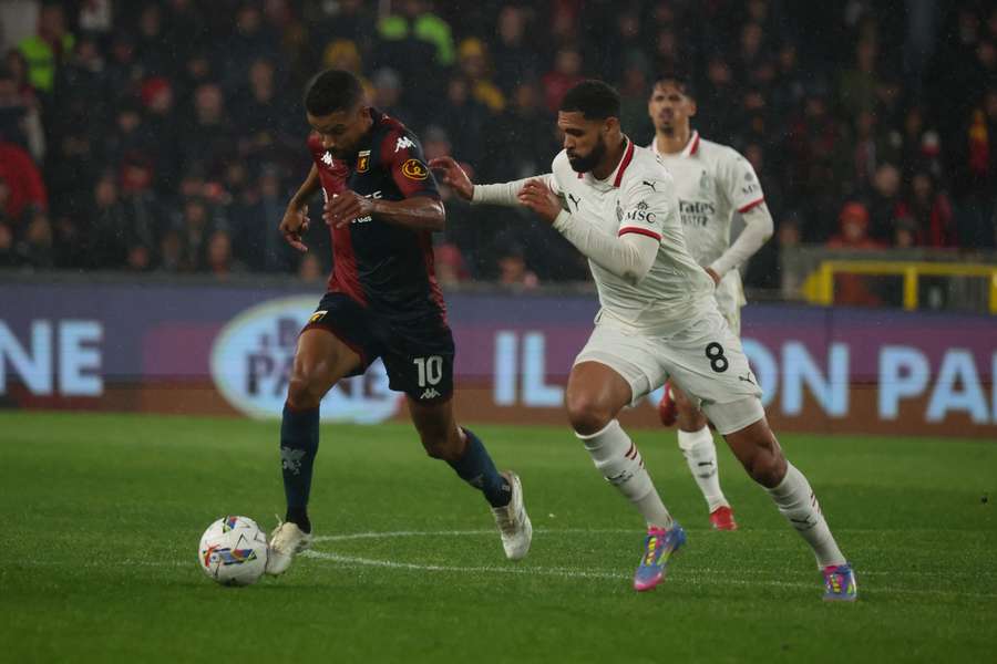 Messias perseguido por Loftus-Cheek