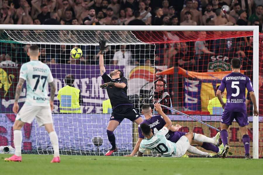 Lautaro Martinez scorer sit andet mål mod Fiorentina