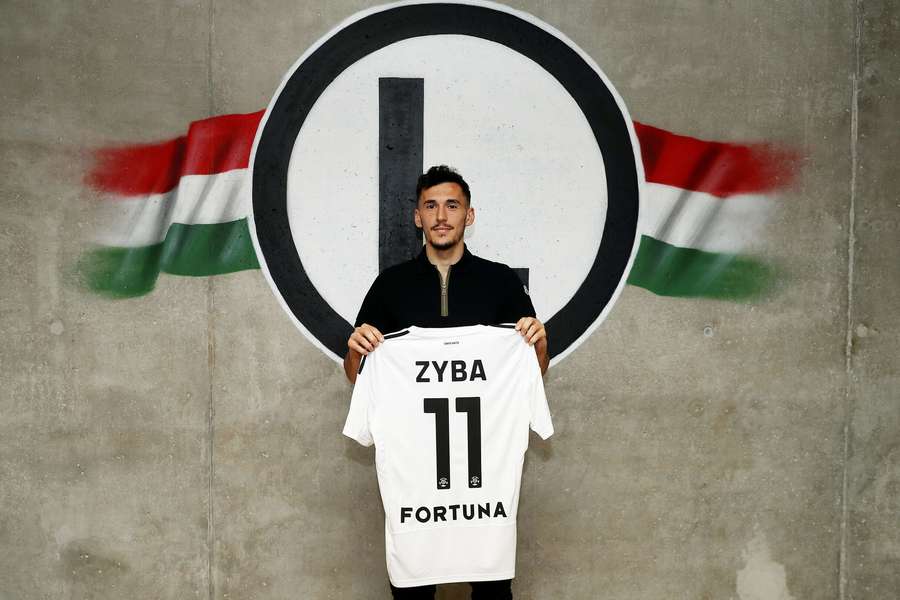 Oficjalnie: Legia przedstawia Qendrima Zybę, na razie na wypożyczeniu