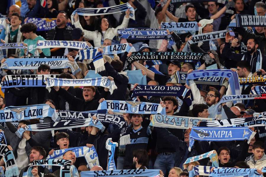Lazio-Fans im Stadion beim Derby gegen AS.