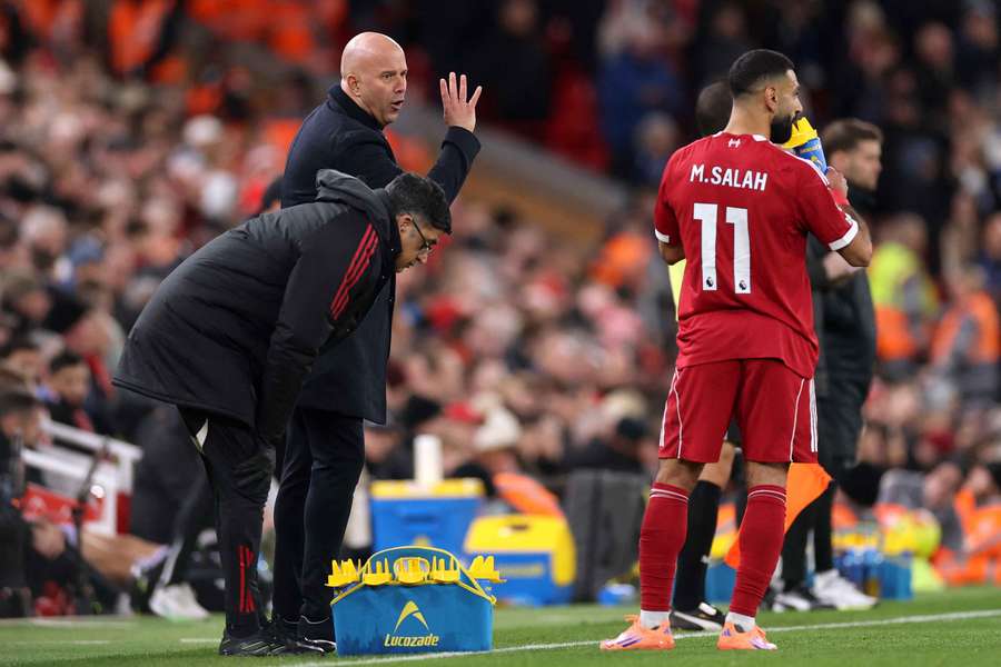 Arne Slot talks to Mohamed Salah during the Premier League match between Liverpool and Brighton Arne Slot talks to Mohamed Salah during the Premier League match between Liverpool and Brighton