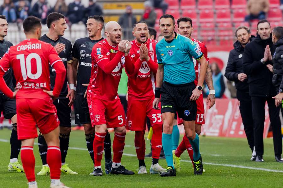 Marco Di Bello durante o Monza-Cagliari