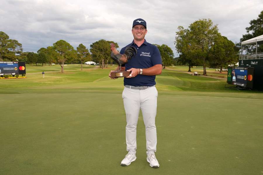 Steven Fisk et son trophée.