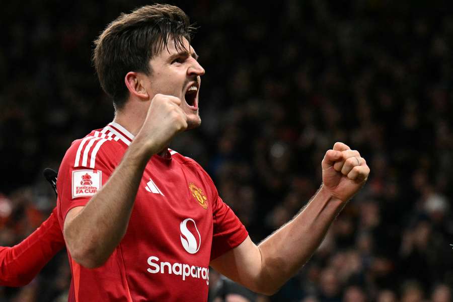 Harry Maguire celebra su gol con el United.