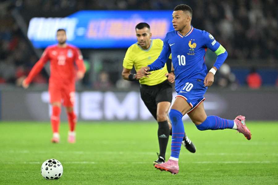 Mbappé durante el Francia-Azerbaiyán