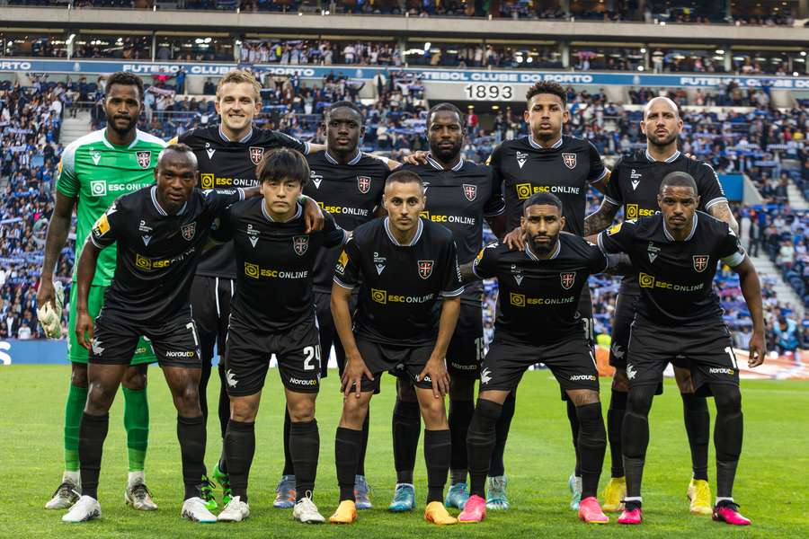 Clube reage às críticas de Pinto da Costa