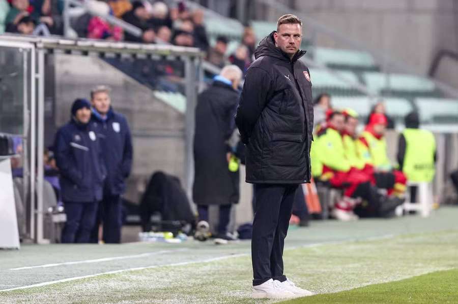 Köstl na české lavičce při utkání proti San Marinu. Köstl na české lavičce při utkání proti San Marinu.