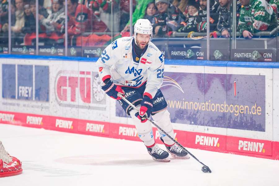 Nationalspieler Matthias Plachta (Adler Mannheim)