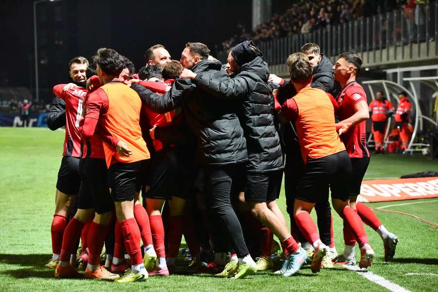 Jucătorii de la Miercurea Ciuc se bucură după obținerea victoriei