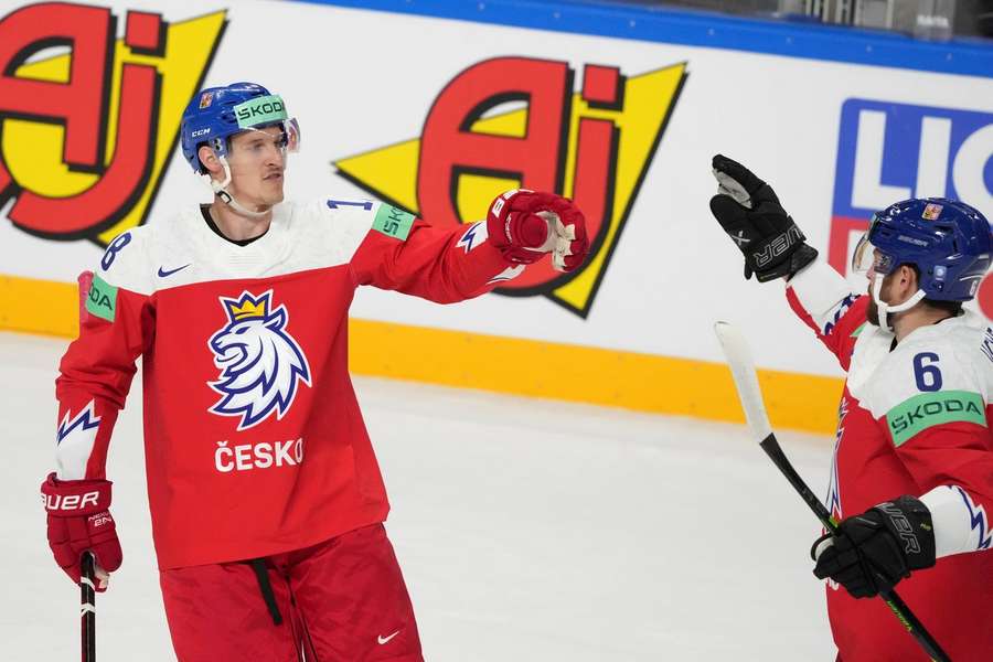 Dominik Kubalík (vlevo) a Michal Kempný, pilíře první přesilovkové pětky.