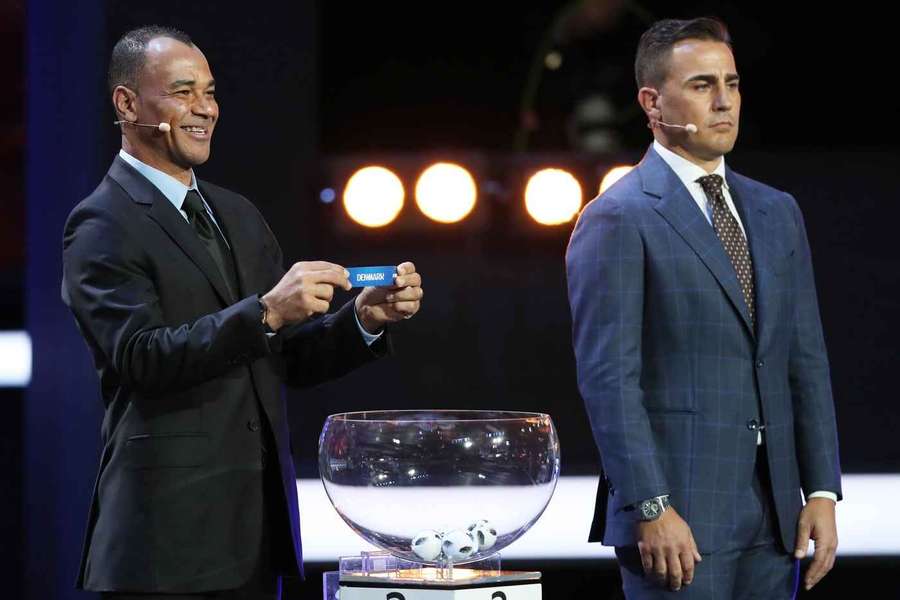 Cannavaro, Cafu et d'autres anciennes gloires soutiennent Infantino