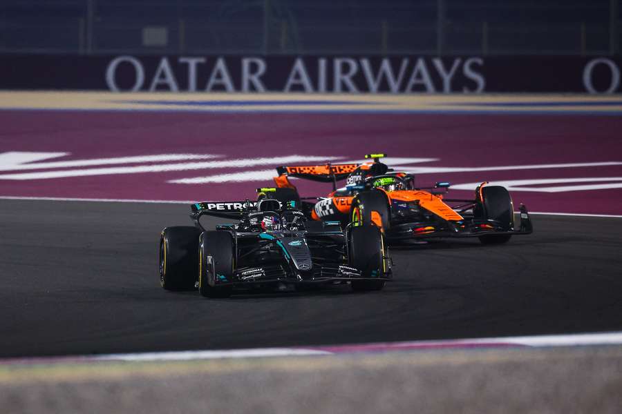 Gp Qatar: Norris in pressing su Kimi prima di sorpassarlo Gp Qatar: Norris in pressing su Kimi prima di sorpassarlo