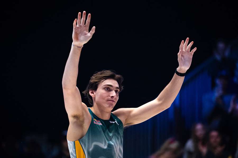 Armand Duplantis é a grande figura na China