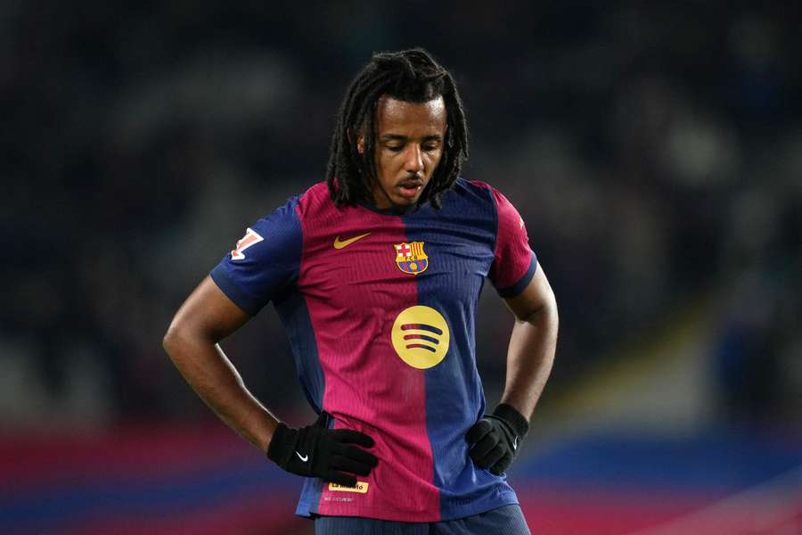 Koundé lidera el ranking de minutos jugados, seguido por Jhon Arias.