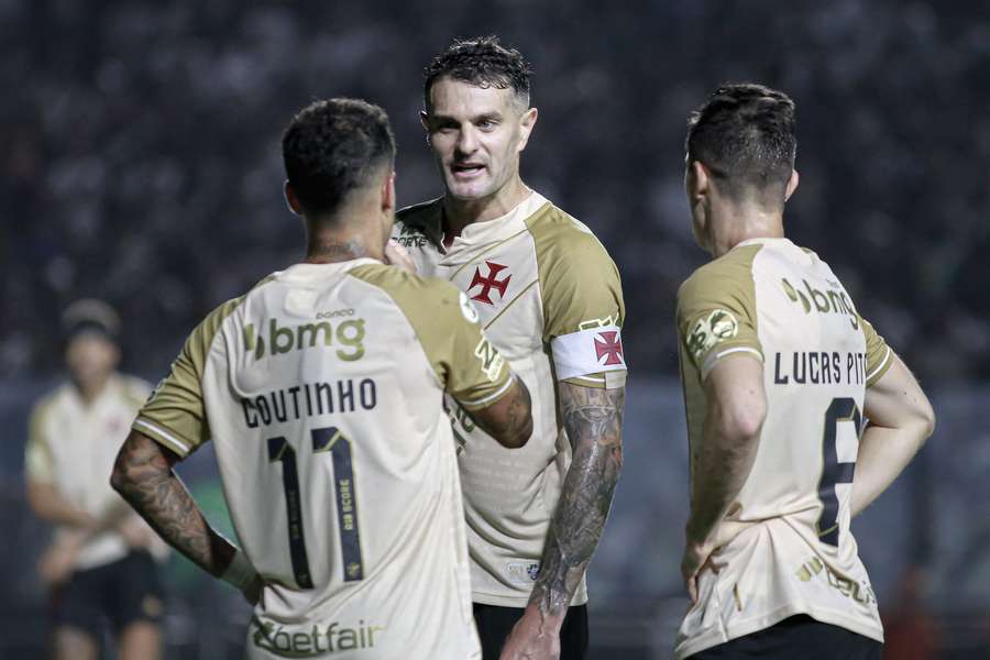 Philippe Coutinho e Vegetti são as maiores esperanças do Vasco Philippe Coutinho e Vegetti são as maiores esperanças do Vasco