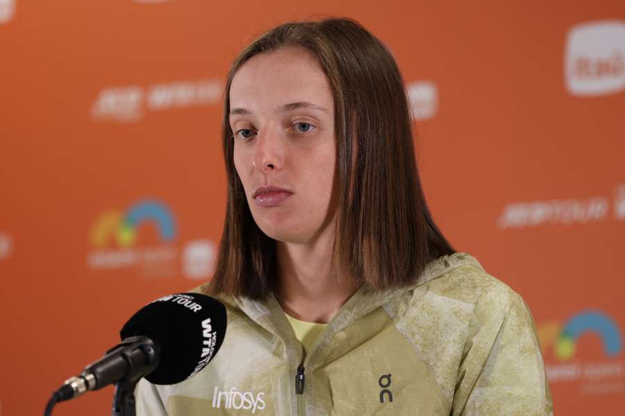 Swiatek comparece en rueda de prensa.