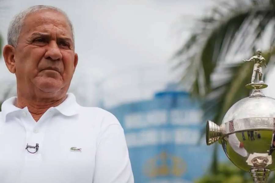 O avançado com a Libertadores de 1976 O avançado com a Libertadores de 1976