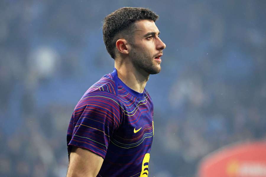 Joan García, en el calentamiento del derbi