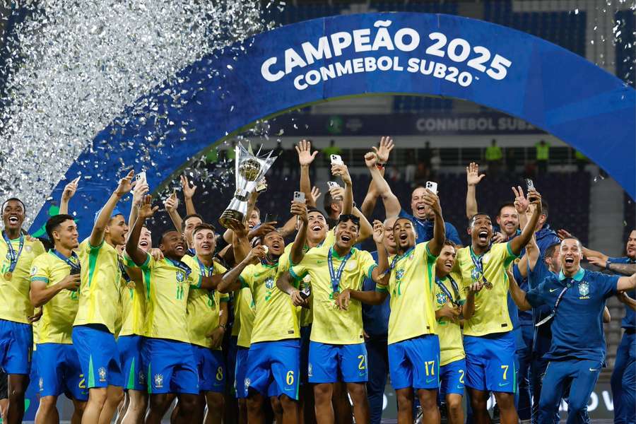 Brasil ergueu a taça do Sul-Americano Sub-20 2025