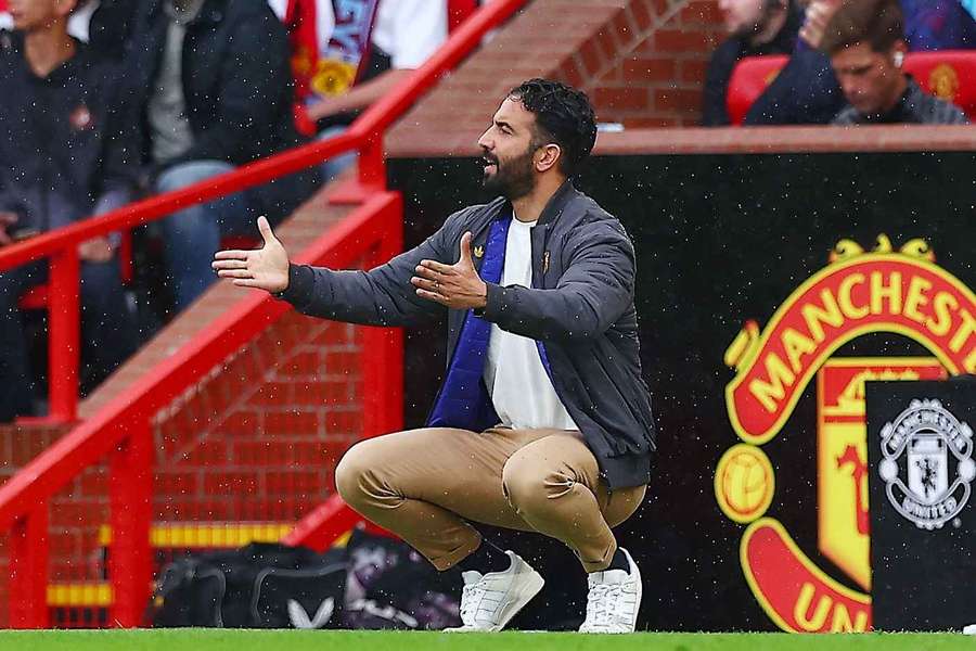 Dusno v United! Utratili miliardy za posily, bída pokračuje. Amorima čekají tři duely o život
