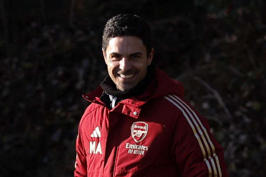 Arteta in Arsenal training
