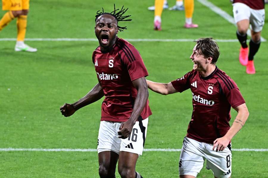 Emmanuel Uchenna dotáhl Spartu k výhře nad Duklou dvěma góly.