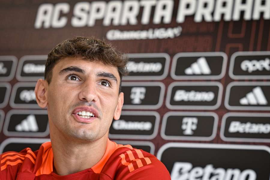 Qazim Laci na tiskové konferenci před úterním zápasem s FCSB.