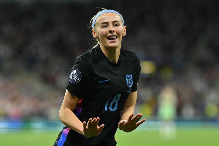 Chloe Kelly feiert ihren Siegtreffer für England gegen Italien.