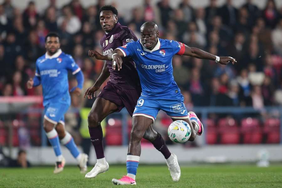 Buatu perante Samu no Gil Vicente-FC Porto Buatu perante Samu no Gil Vicente-FC Porto