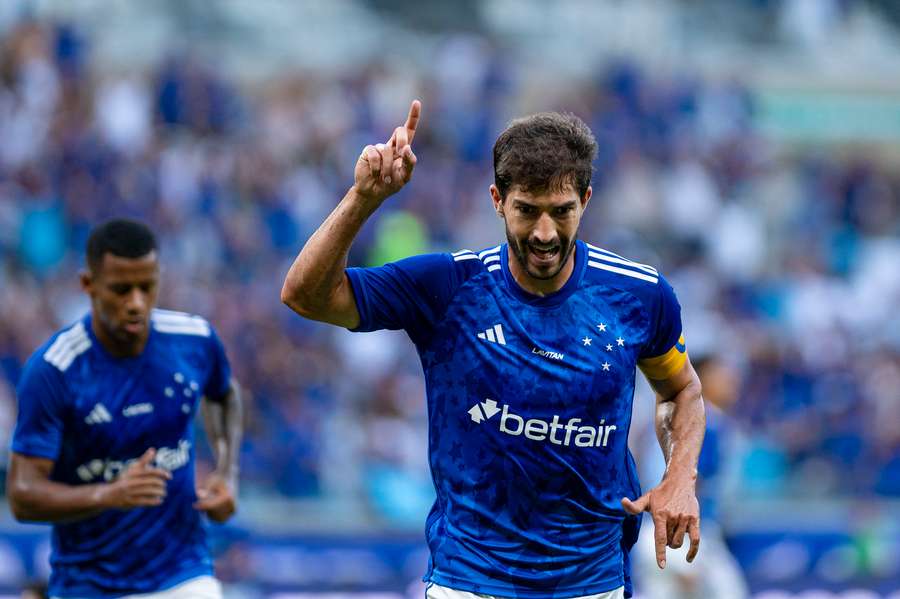 Lucas Silva fez o primeiro gol do Cruzeiro no Brasileirão