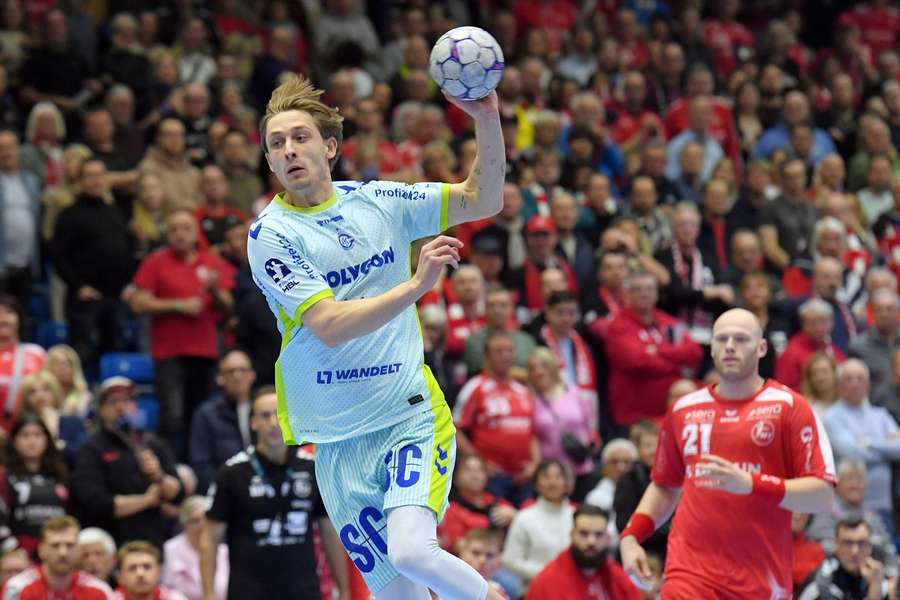 Arnar Freyr Arnarsson beim Wurf.