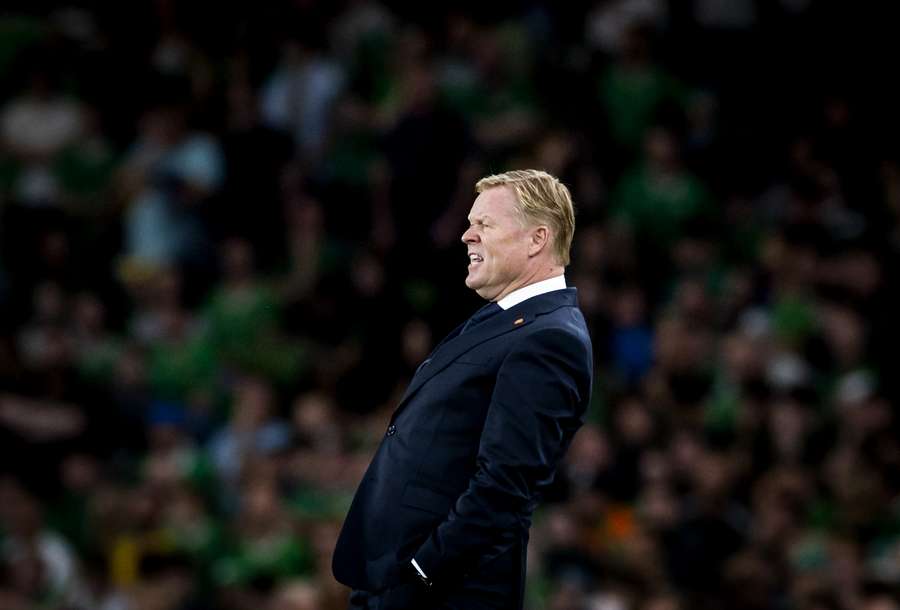 Ronald Koeman verbeet zich enkele keren tegen Ierland