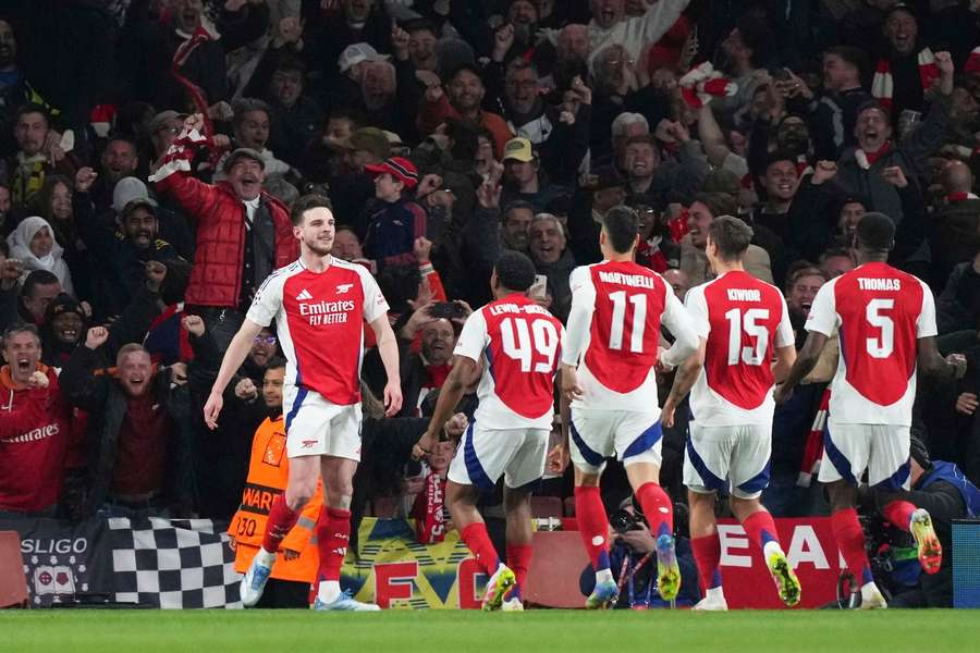 O Arsenal aproveitou um Real Madrid fragilizado e amassou