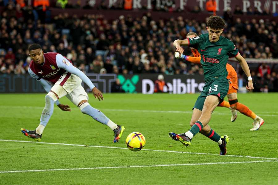 18-årige Stefan Bajcetic scorer sejrsmålet mod Aston Villa